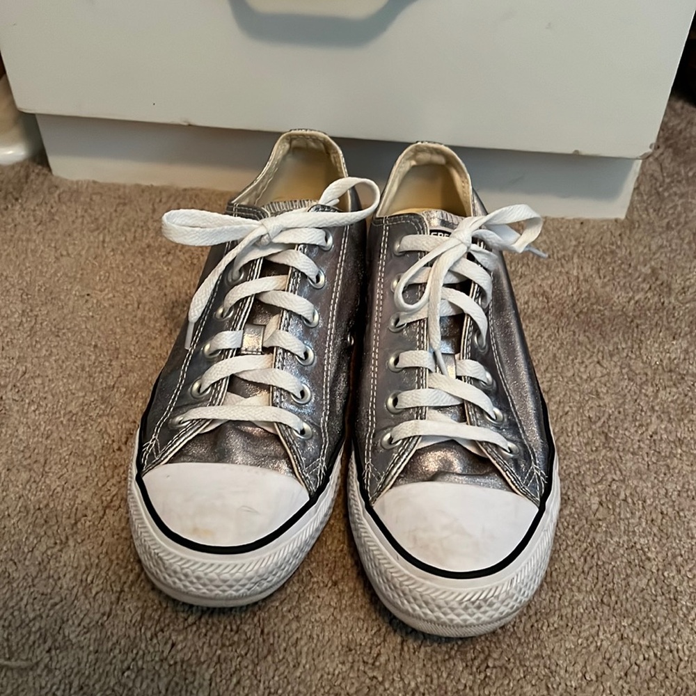 Converse size 9